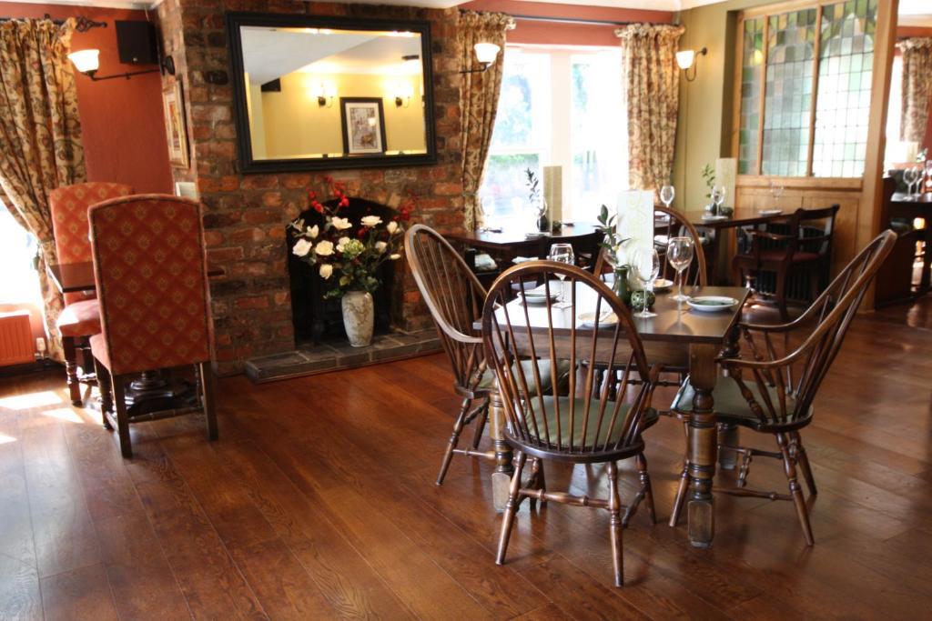 The Dibbinsdale Inn Bromborough Extérieur photo